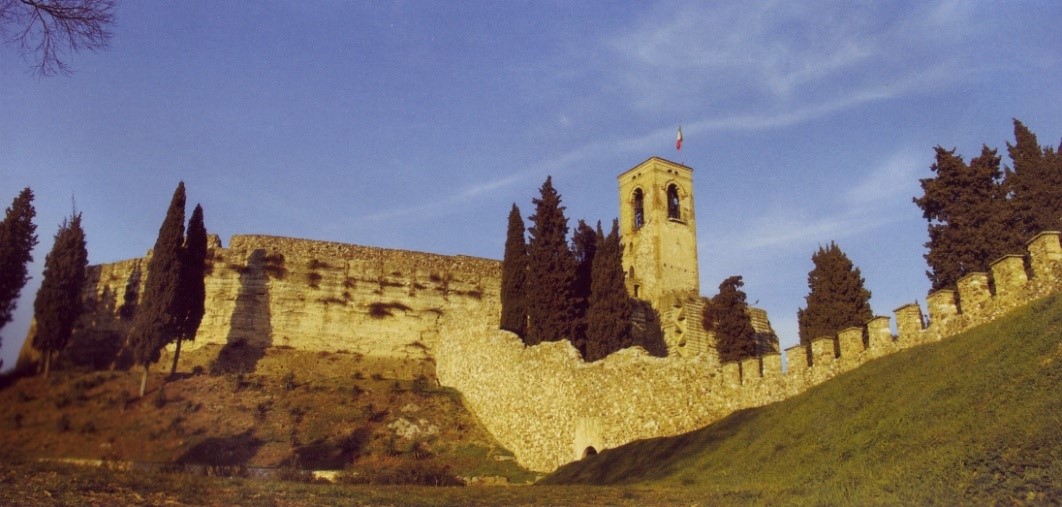 Cinta muraria della Rocca.