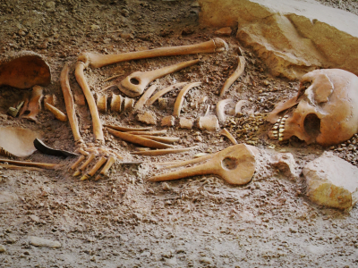 Ricostruzione della sepoltura paleolitica.
